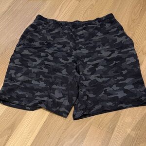 Lululemon men’s camo shorts